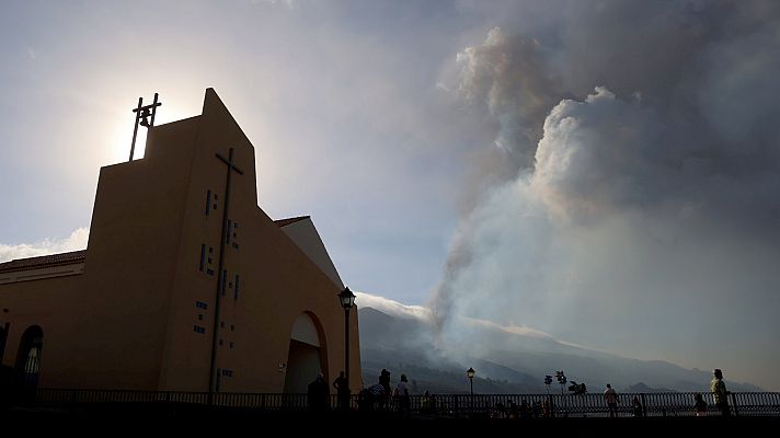 Telediario 2 - ¿Caerá lluvia ácida cuando la lava llegue al mar?