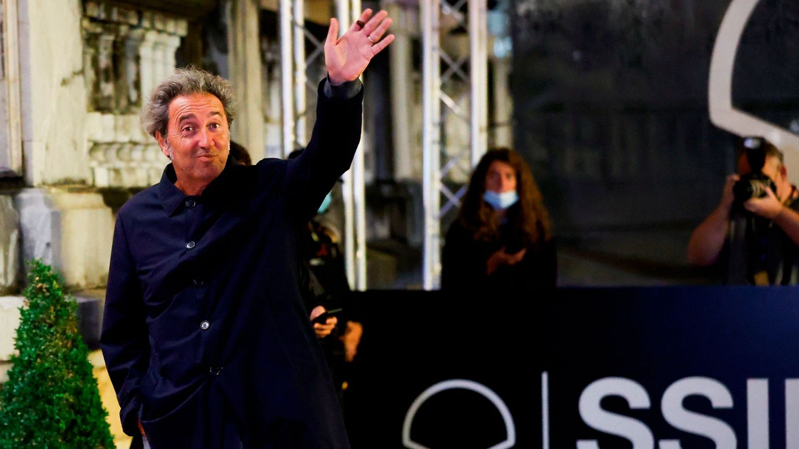 Sorrentino vuelve a su infancia con su nueva película 'Fue la mano de dios' | Ver