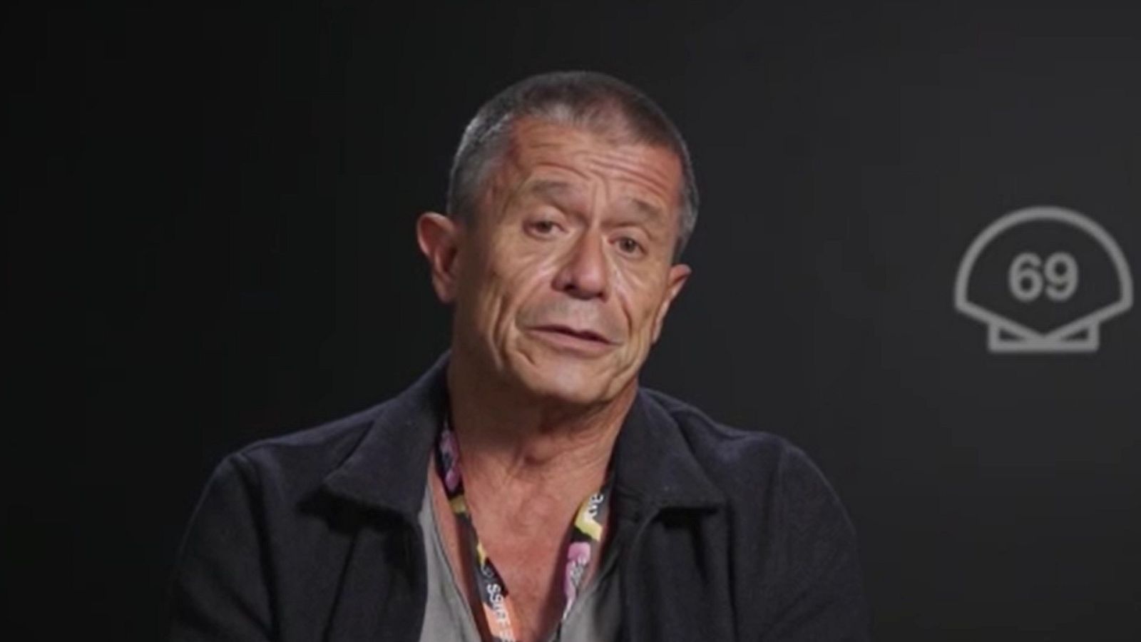 Emmanuel Carrere dirige 'En un muelle de Normandia', un retrato de la precariedad laboral