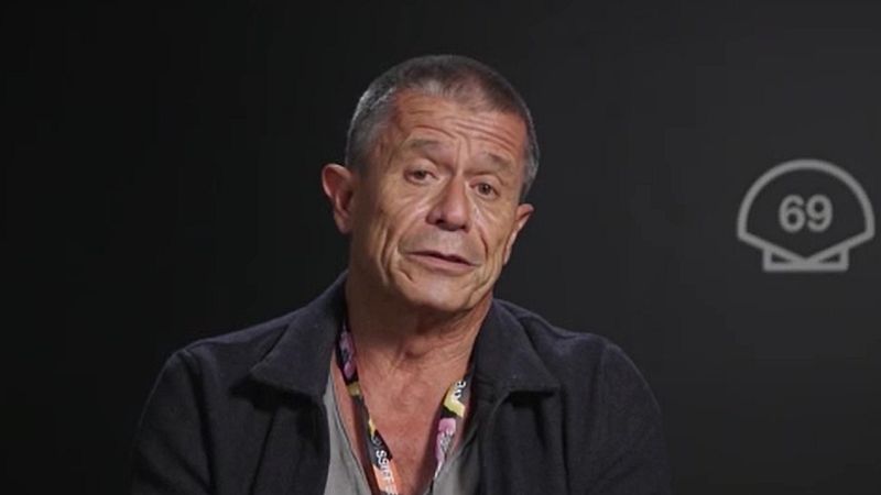 Emmanuel Carrere dirige 'En un muelle de Normandia', un retrato de la precariedad laboral