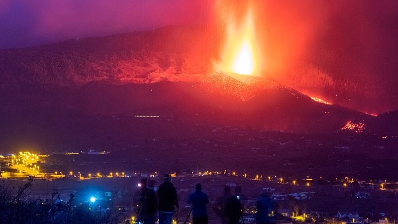 Carmen López, directora del Observatorio Geofísico Nacional: "Hay una emisión importante de lava en las últimas horas"
