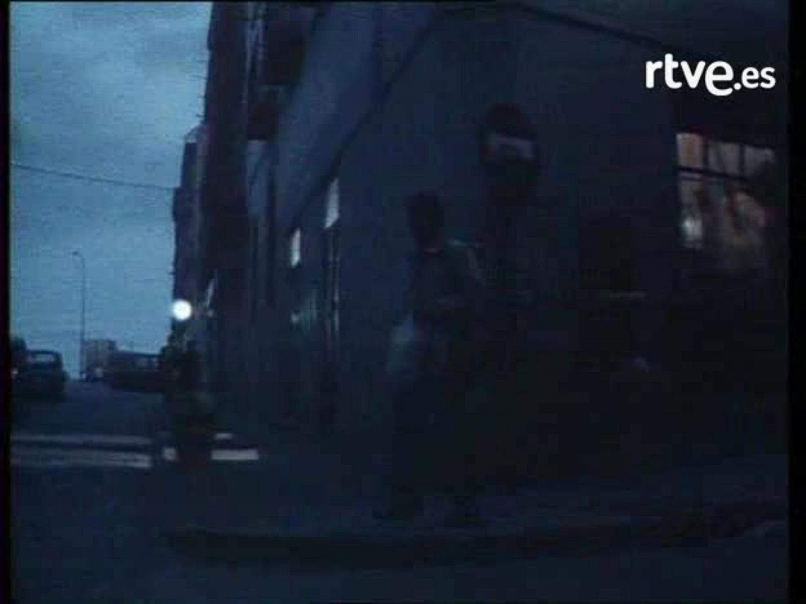 Bola de cristal - Acordes en espiral: Gabinete Caligari 'Al calor del amor en un bar' | Ver