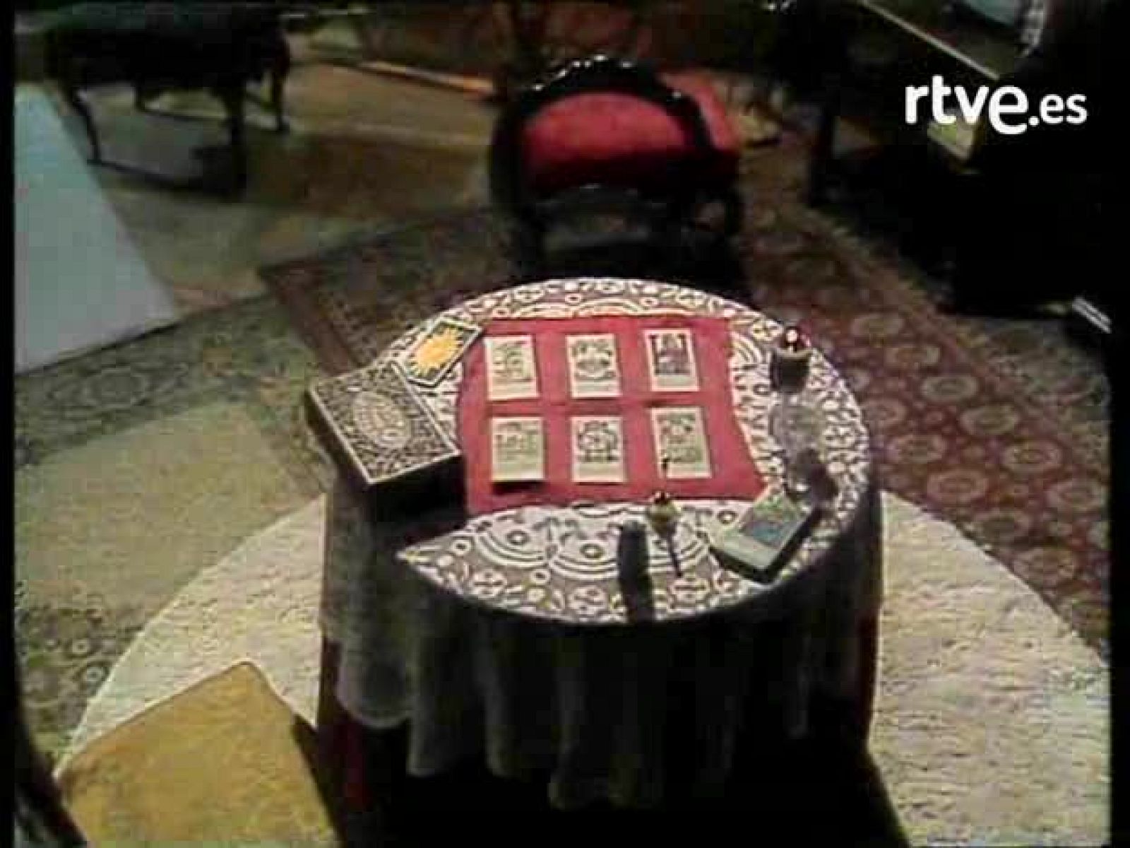 Bola de cristal - Acordes en espiral: Alaska 'Ves lo que pasa al salir de casa' | Ver