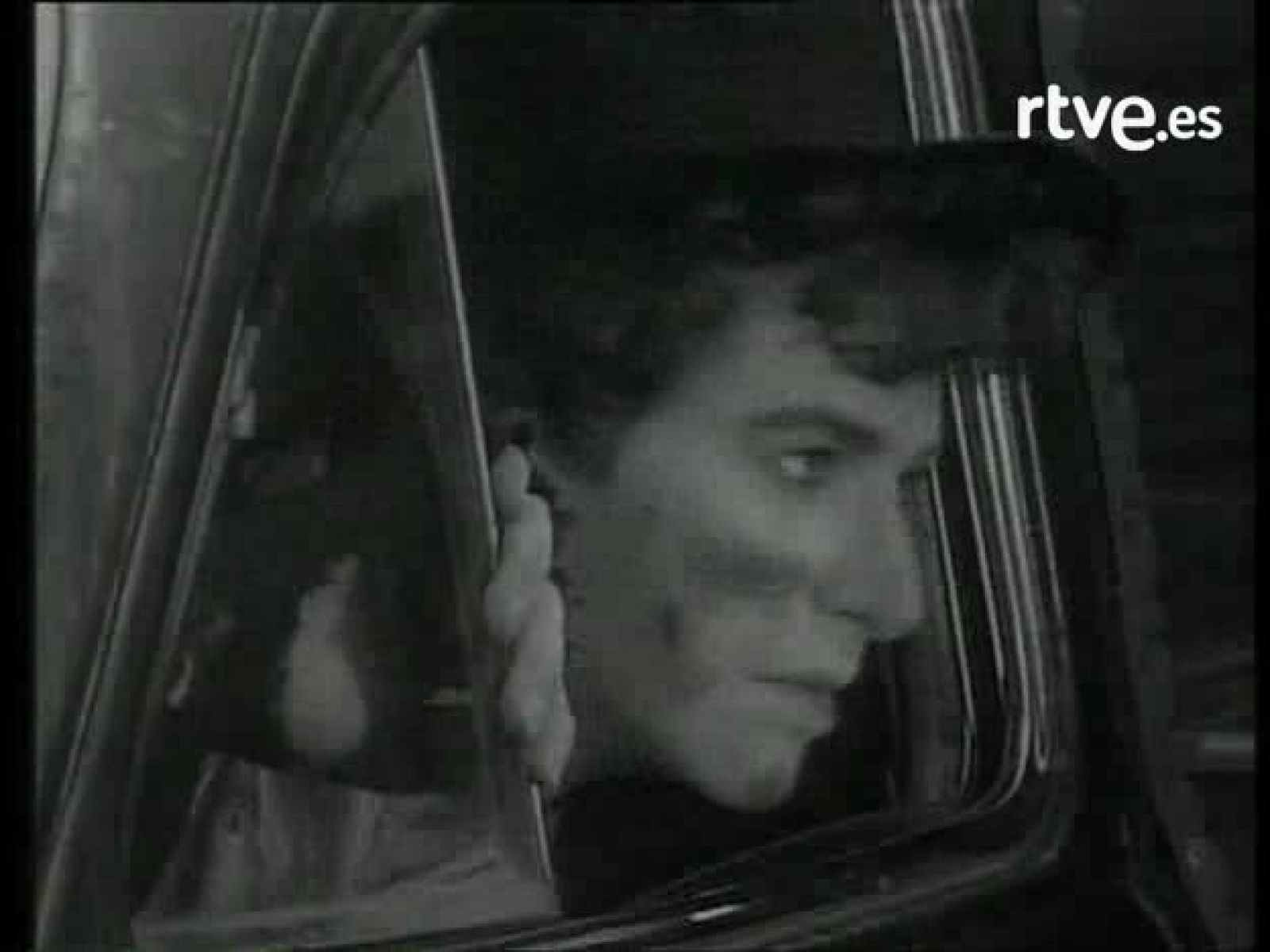 Bola de cristal - Acordes en espiral: Mecano 'No es serio este cementerio' | Ver