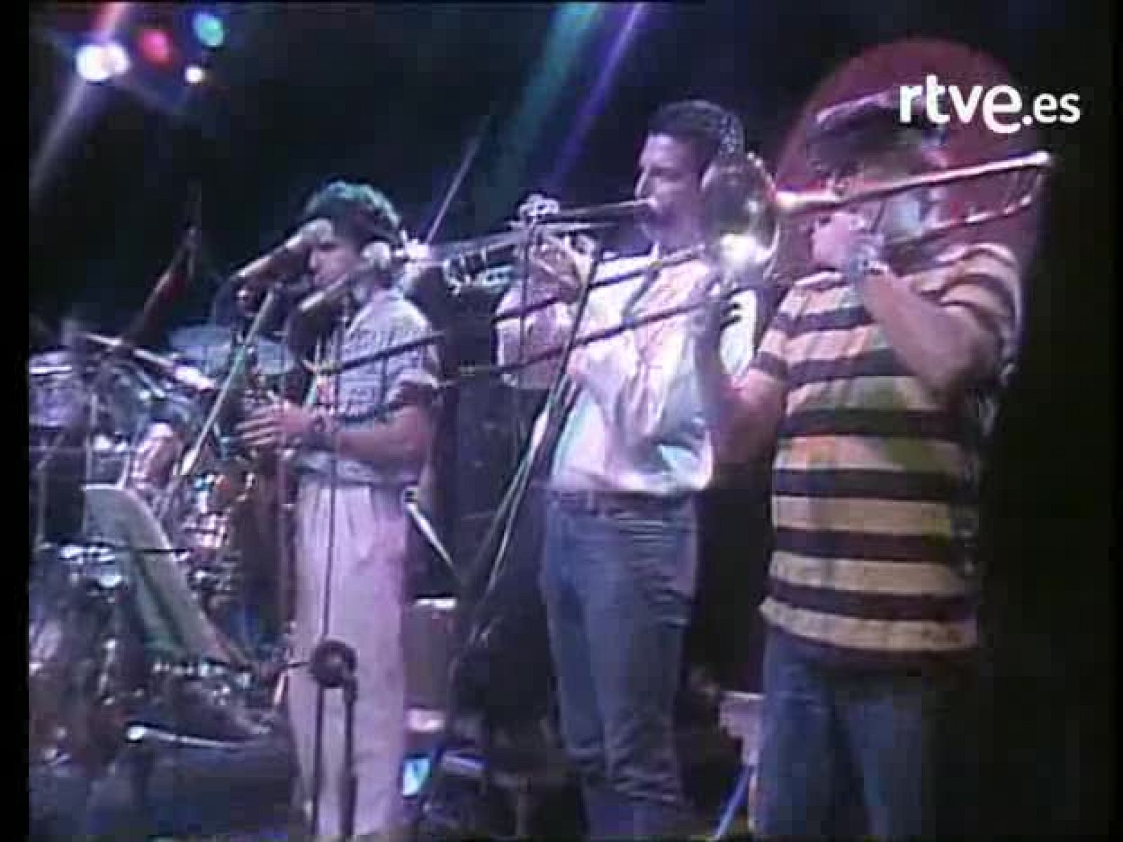 Bola de cristal - Acordes en espiral: Orquesta Mondragón 'Viaje con nosotros' | Ver