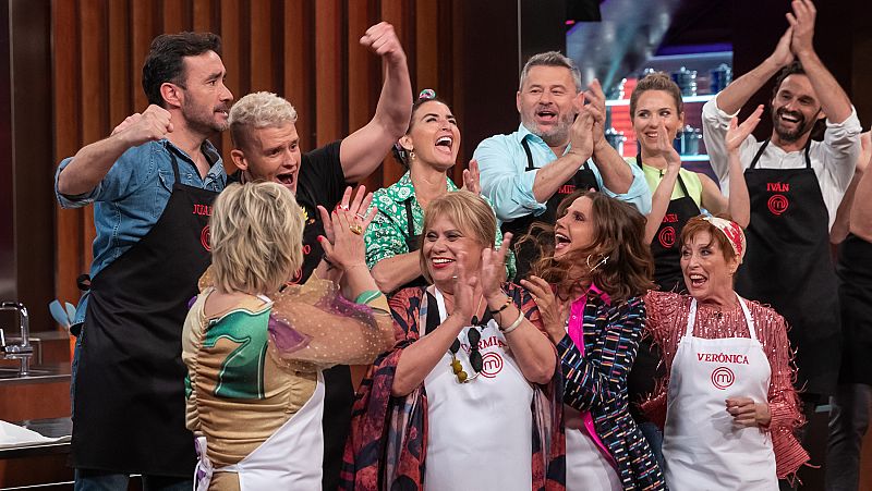 Juanma Castaño y sus besos en cocinas | Ver