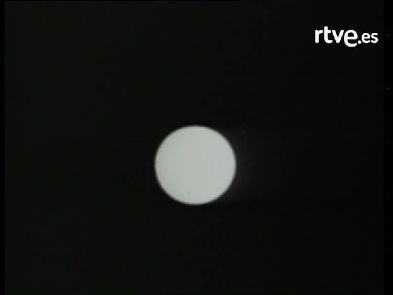 Bola de cristal - La cuarta parte: El Noticiario 'La mamá de Javier' | Ver