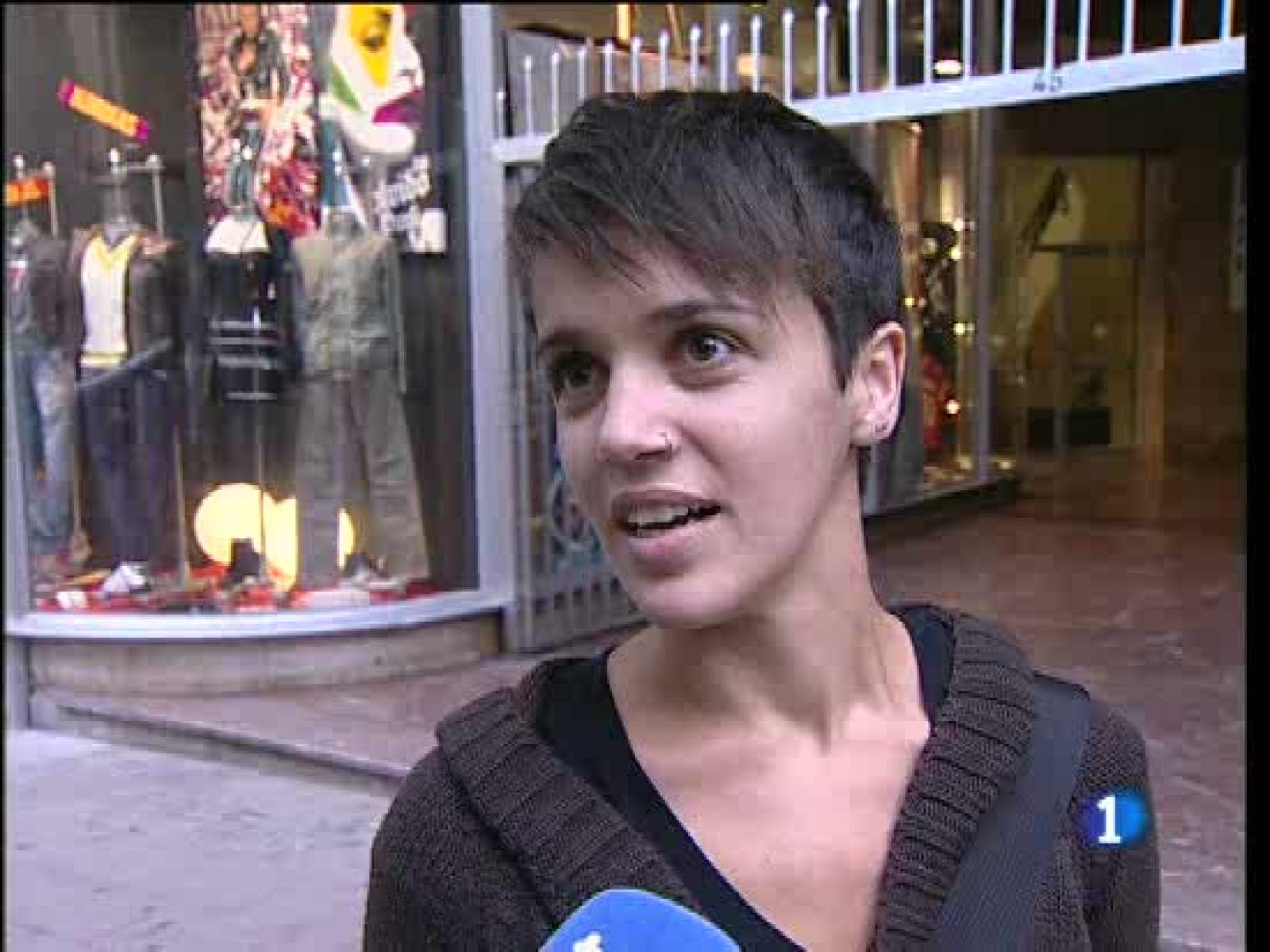 Encontrar un empleo no es fácil y por esos muchos no dudan en cambiar su aspecto para colocarse | Ver