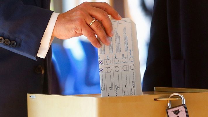 Informativo 24h - El voto del candidato conservador alemán, Armin Laschet, es válido a pesar de no haber sido secreto