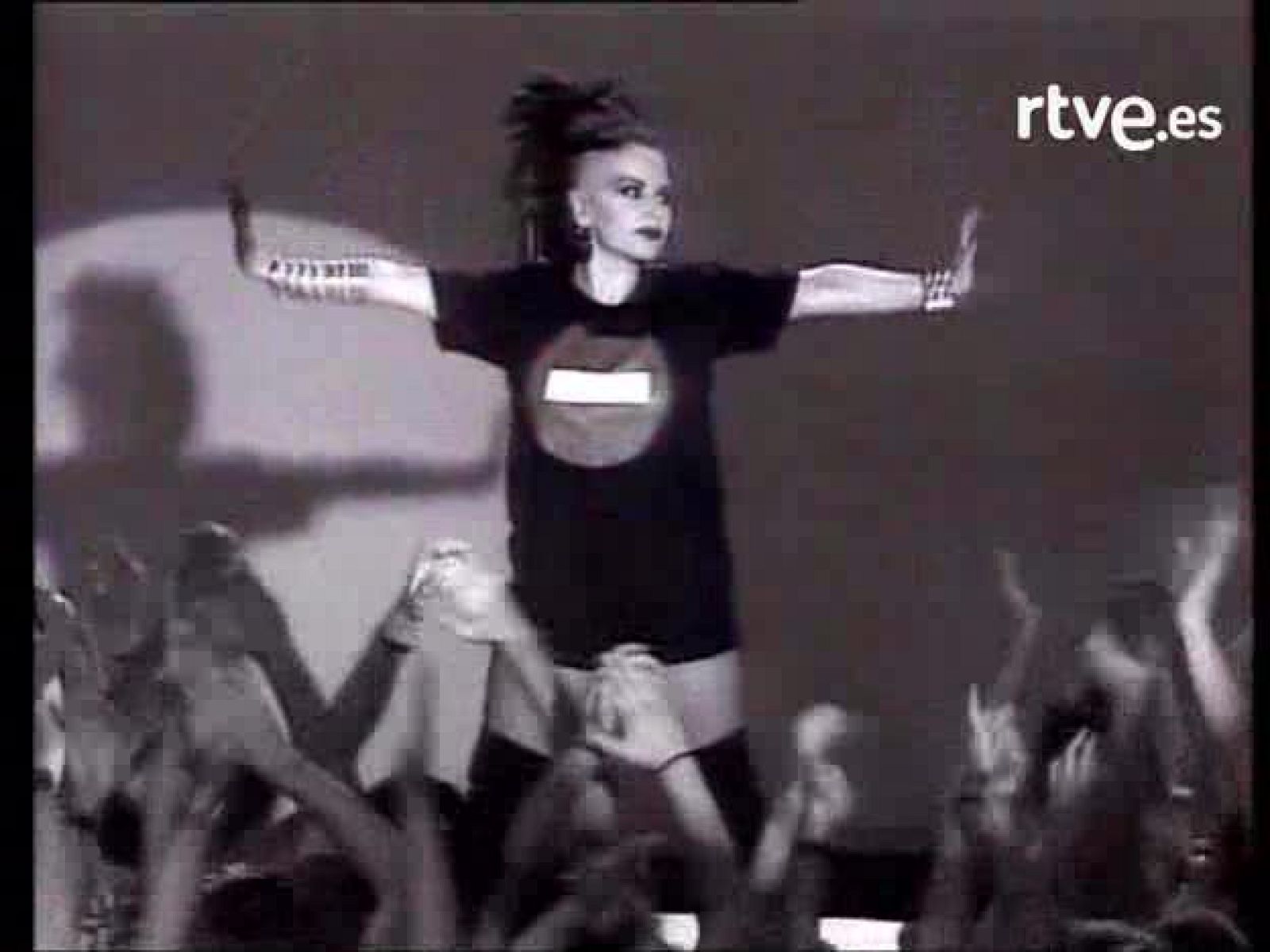 Bola de cristal - Acordes en espiral: Alaska y Dinarama 'No es pecado' | Ver