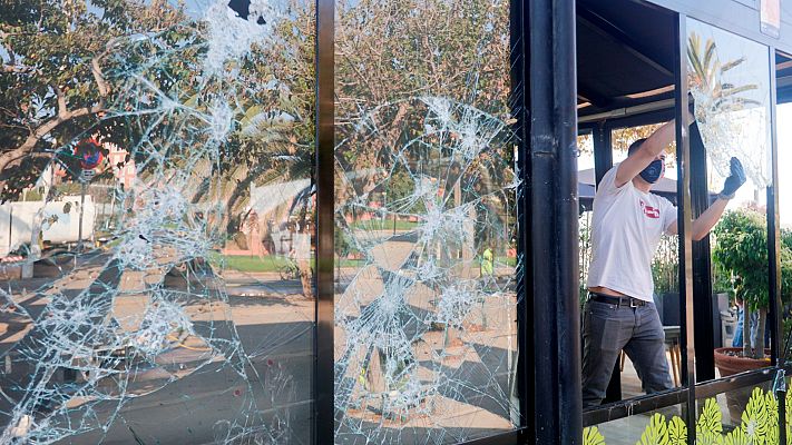 Telediario 1 - Varios detenidos en Barcelona y Madrid en un fin de semana de macrobotellones multitudinarios
