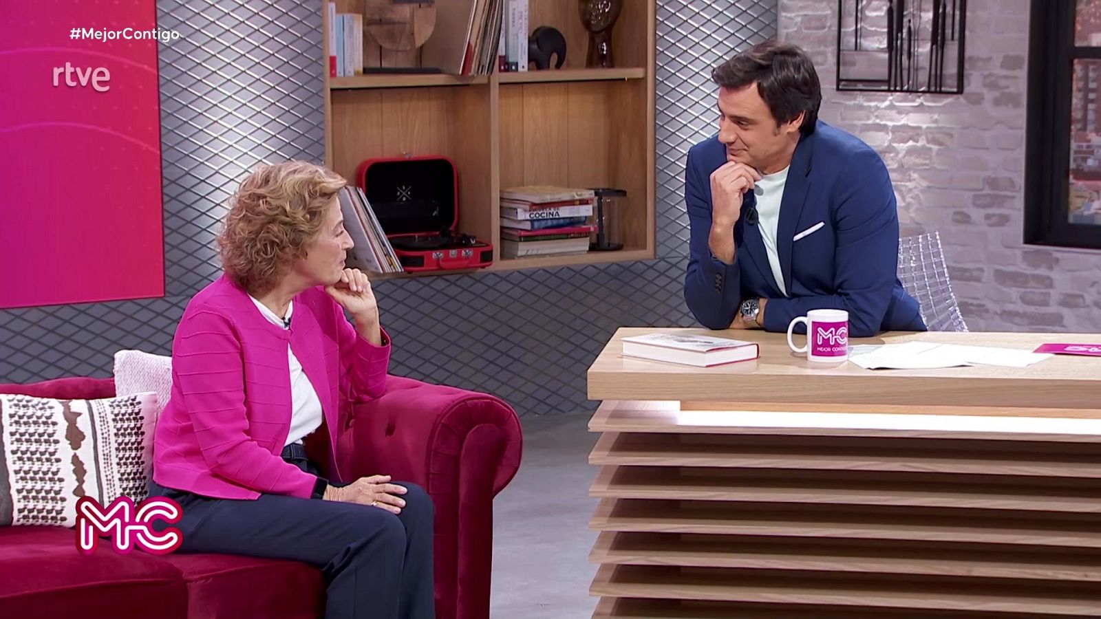 Julia Navarro: "Si no nos acercamos, es imposible entendernos; 'De ninguna parte' es una novela de encuentro"