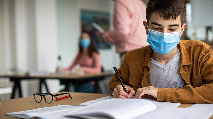 Telediario 1 - Educación propone a las comunidades ampliar a cinco las modalidades de Bachillerato