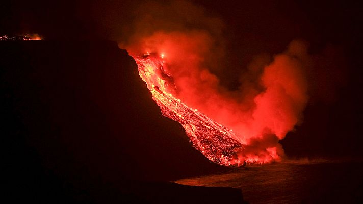 Telediario Matinal - La lava del volcán de La Palma llega al mar