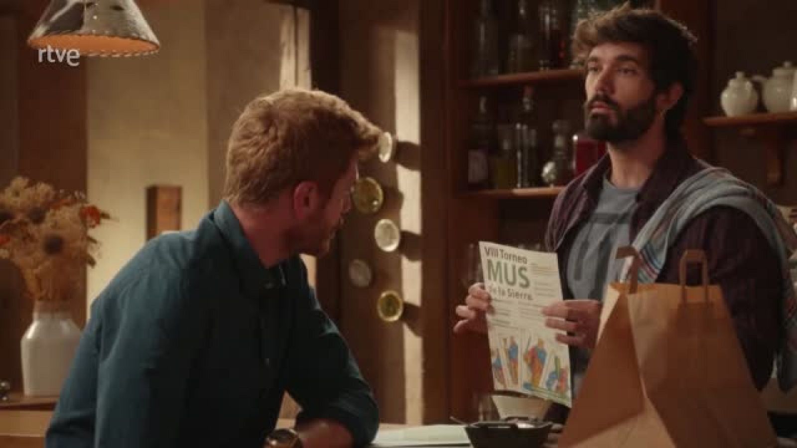 Dos Vidas: Julia se apunta con Leo al torneo de Mus - Dos vidas | Ver