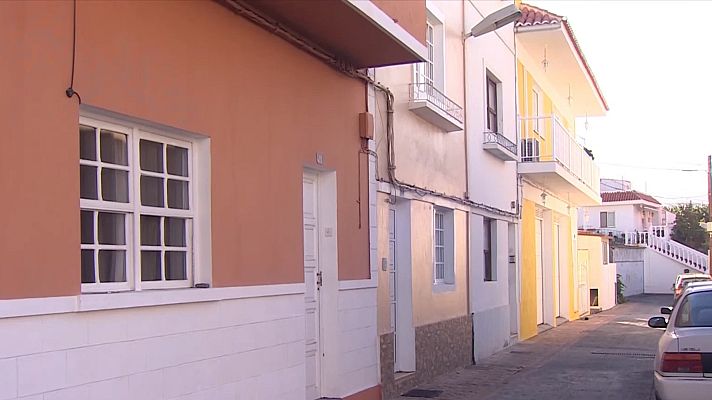 Telediario 2 - Los núcleos urbanos de Tazacorte siguen confinados pese a la buena calidad del aire