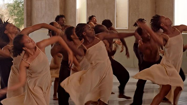 Atención obras - La consagración de la primavera, Pina Bausch