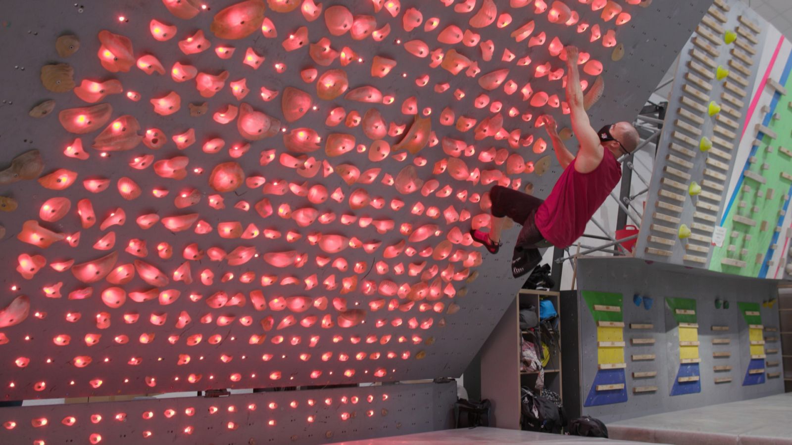 De seda y hierro - Buscando la cima - ver ahora