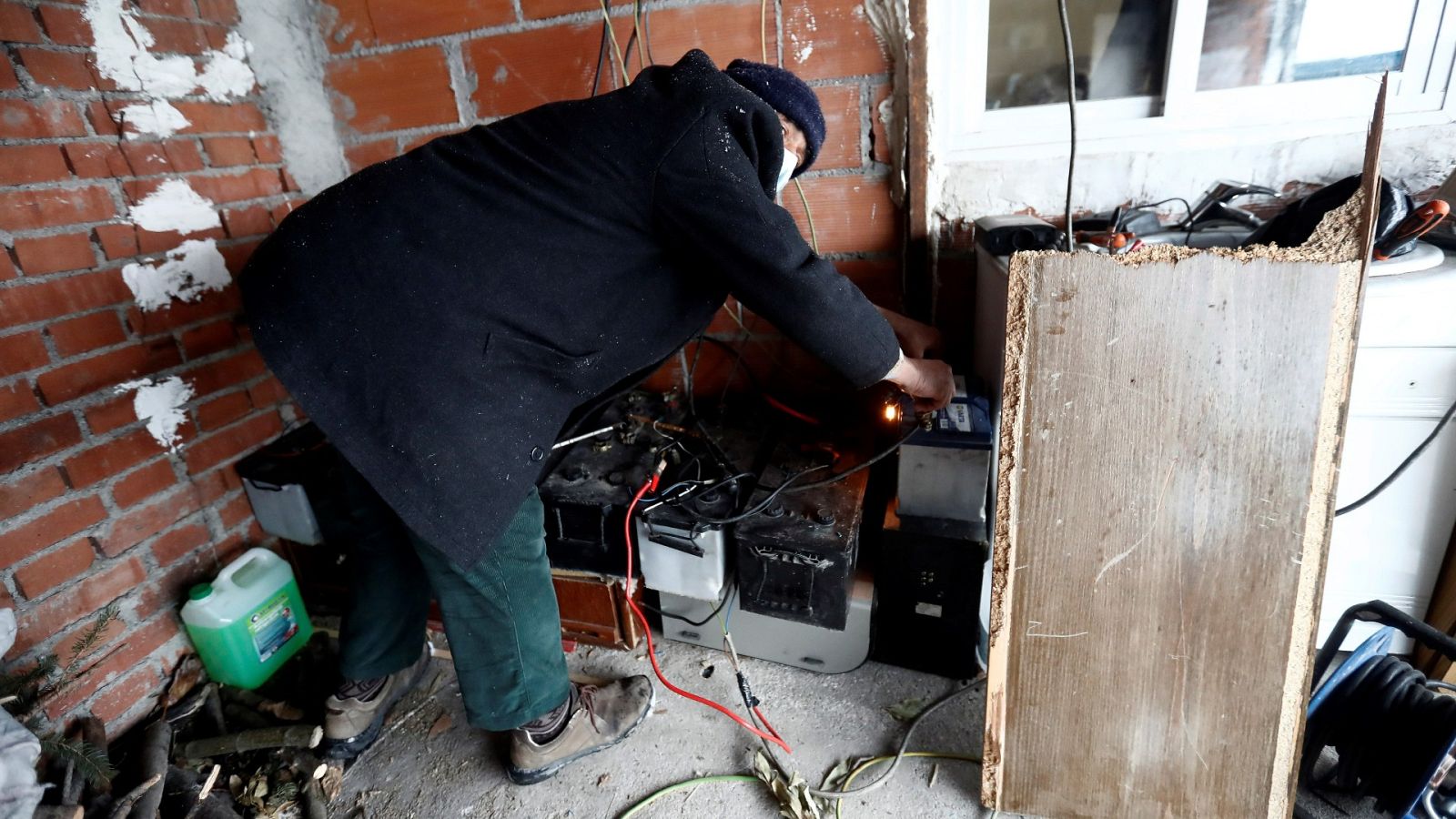 Un año sin luz en la Cañada Real: "Estamos aislados, ya no puedo vivir"