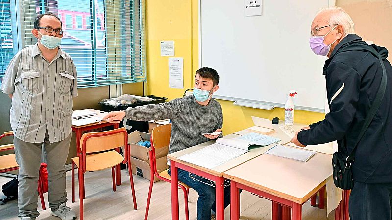 Italia vota para elegir alcaldes en Milán, Roma, Nápoles y Turín | Ver
