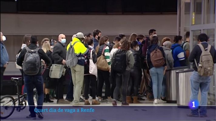 L'Informatiu - El quart dia de vaga de Renfe amb cancel·lacions i retards a Rodalies