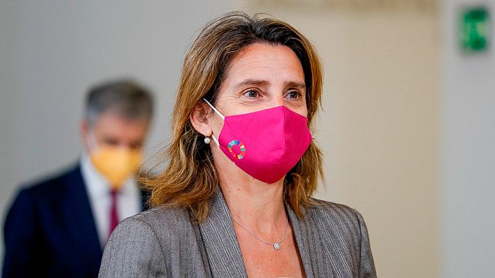 Telediario 1 - Ribera llama a las eléctricas para negociar y abre la puerta a modificar el real decreto que les recorta beneficios