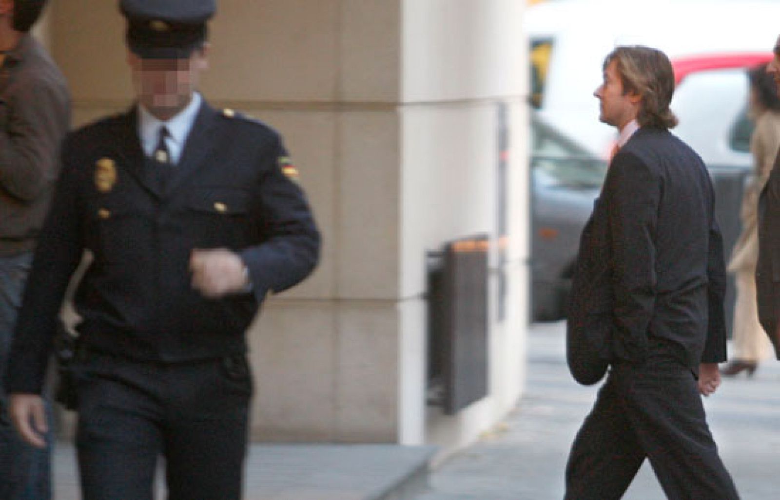 El juez tiene dudas otra vez acerca de la edad del pirata somalí | Ver