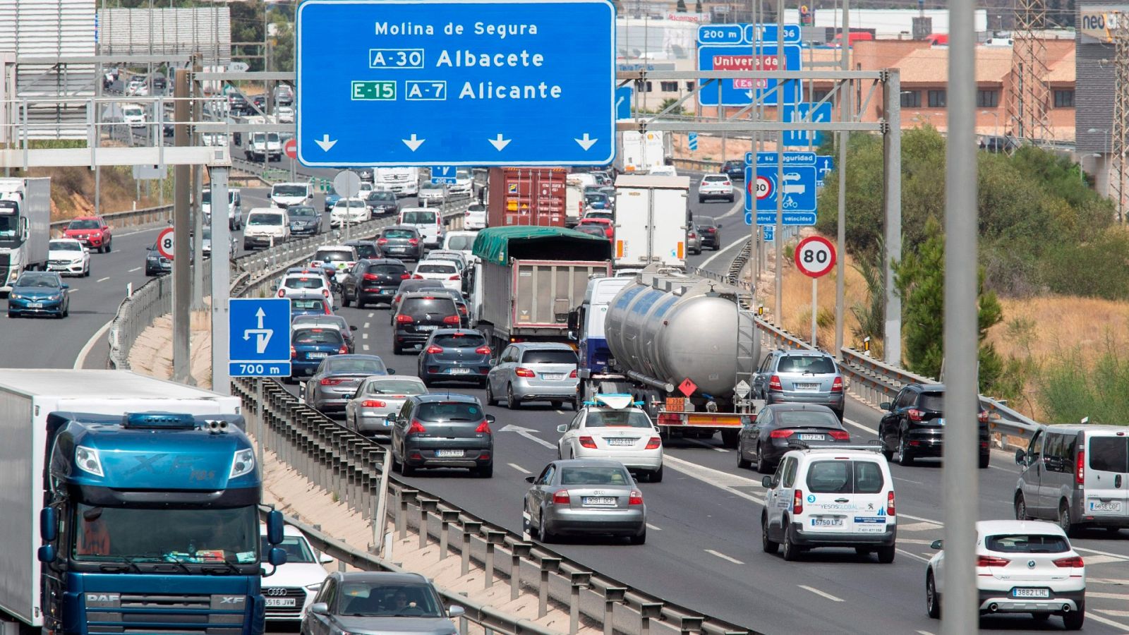 La DGT espera siete millones de desplazamientos en un Puente del Pilar con el carburante en máximos históricos