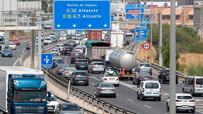 Telediario 1 - La DGT espera siete millones de desplazamientos en un Puente del Pilar con el carburante en máximos históricos
