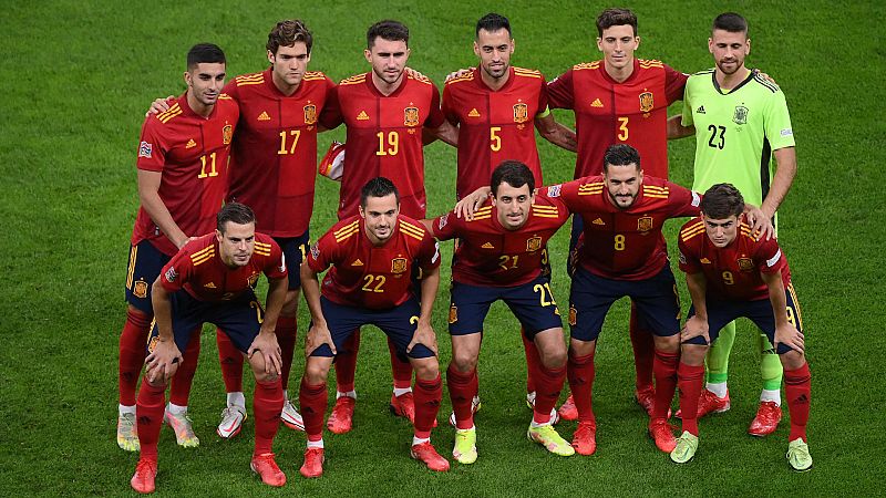 España subastará la camiseta de la victoria ante Italia para ayudar a La Palma