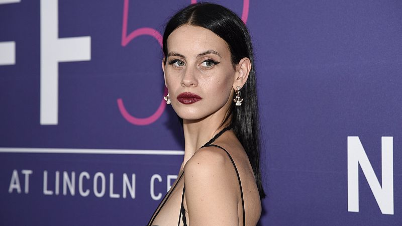 Flash Moda - Milena Smit, la actriz de moda que rompe moldes