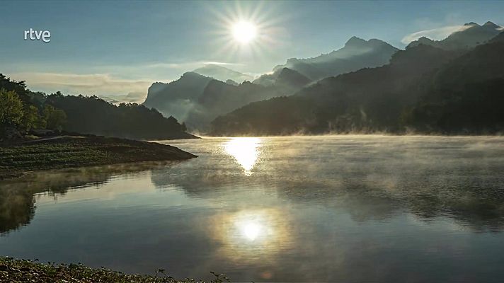 El tiempo - Vientos con rachas fuertes o muy fuertes en los litorales del Estrecho, Cádiz y Alborán, y con intervalos de fuerte en las costas de Galicia y Ampurdán