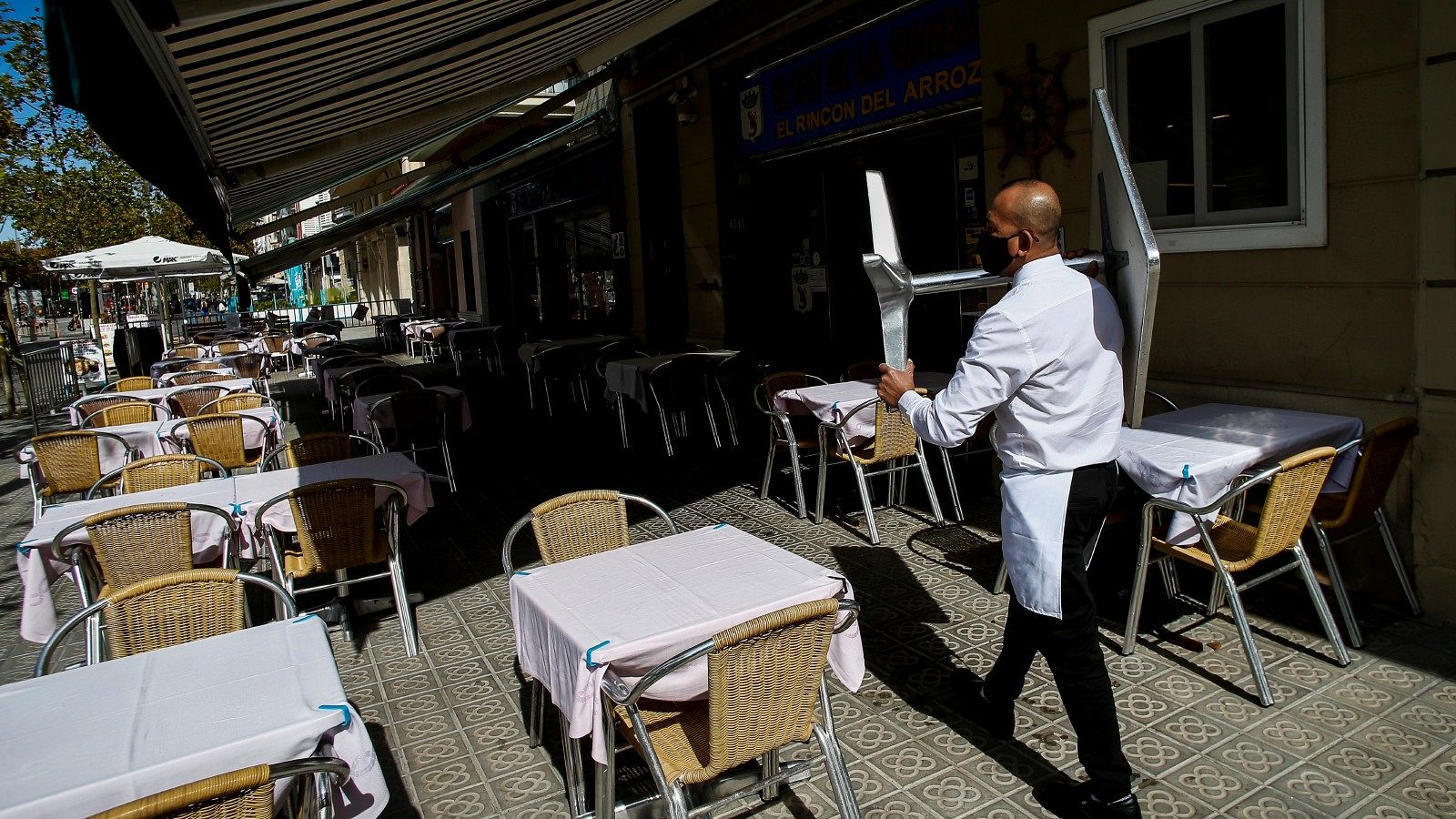 Cataluña eliminará los límites de aforo en hostelería desde este viernes