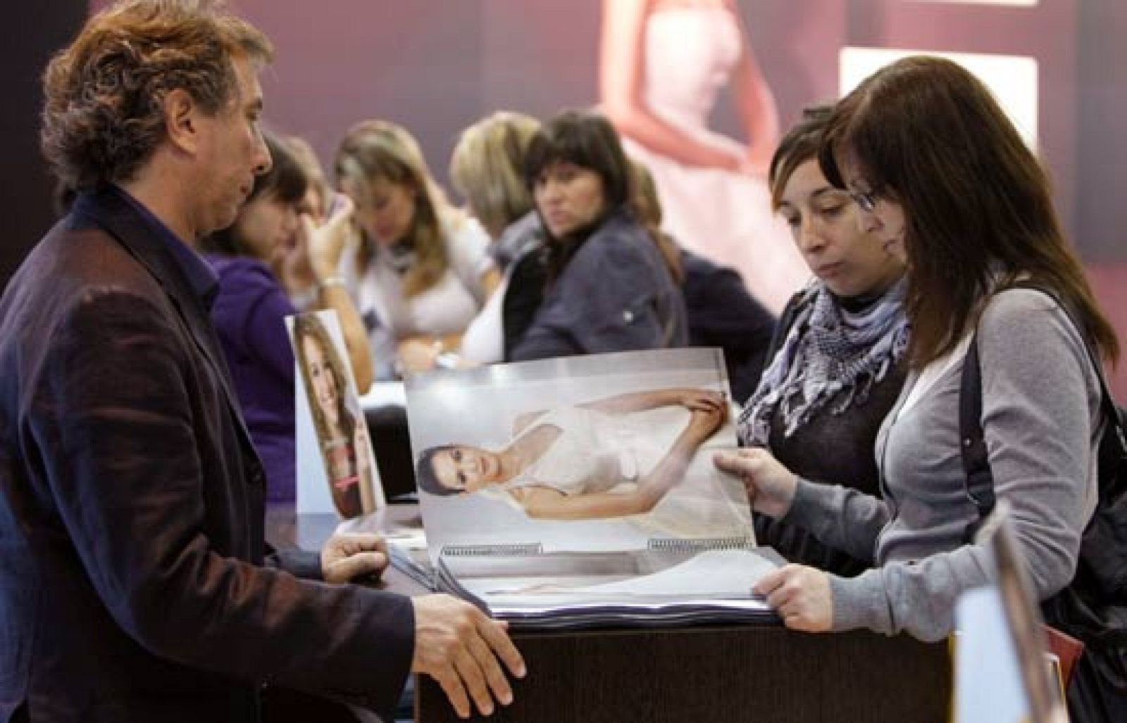 La crisis abarata las bodas | Ver