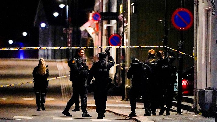 Telediario Matinal - Al menos cinco muertos en un ataque de un hombre armado con arco en Noruega