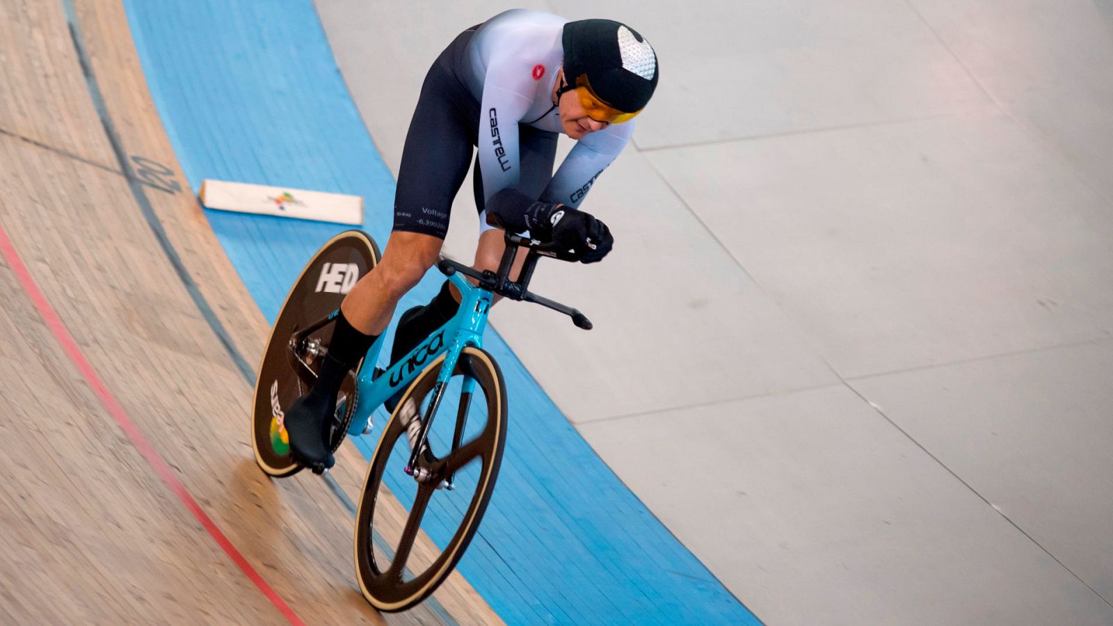 El ciclista aficionado Pep Tatché bate el récord de España absoluto de la hora -- Ver ahora