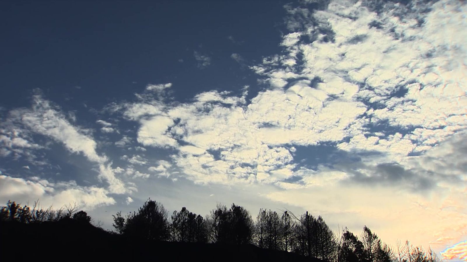 Predominio de tiempo anticiclónico, seco y estable. En zonas litorales de Cataluña y el norte y este de Baleares se esperan intervalos nubosos - ver ahora