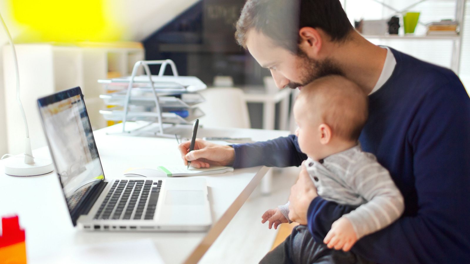 Aquí hay trabajo - Teletrabajo, presencial e híbrido: pros y contras - ver ahora