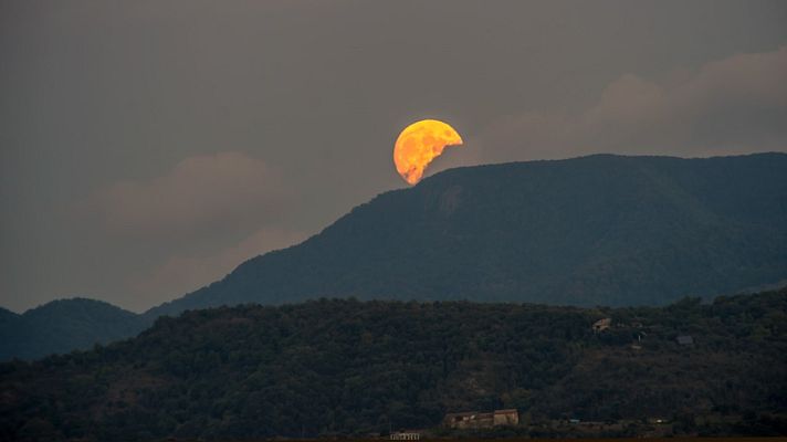  - Timelapse de la sortida de la lluna plena des de Manlleu (Carme Molist)