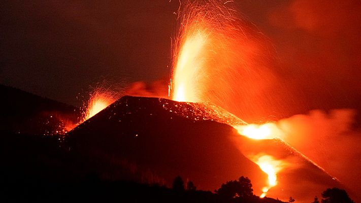 Telediario 1 - La lava arrastra superbloques en La Palma que pueden llegar a tener la altura de tres plantas