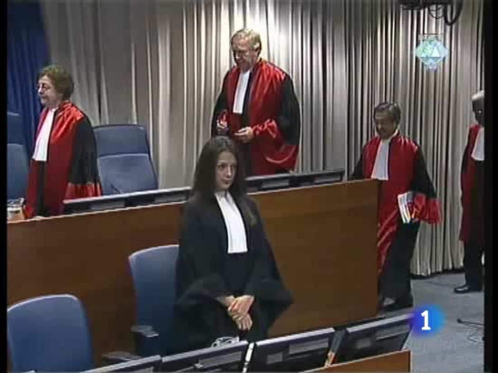 El juicio contra Karadzic no puede comenzar porque el acusado no se presenta | Ver