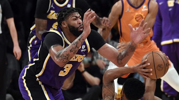 Telediario 1 - Pelea entre Howard y Davis en unos Lakers desquiciados