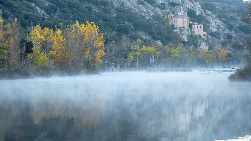 Chubascos y tormentas localmente fuertes de madrugada en Ibiza y el entorno del cabo de la Nao - ver ahora