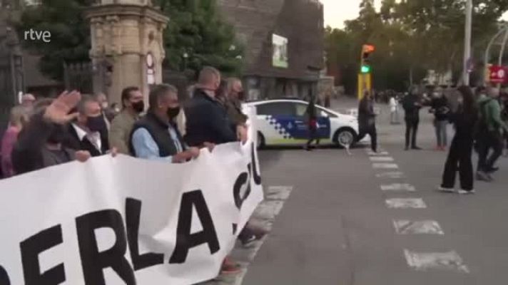 L'Informatiu - Centenars de policies protesten a Barcelona per exigir respecte