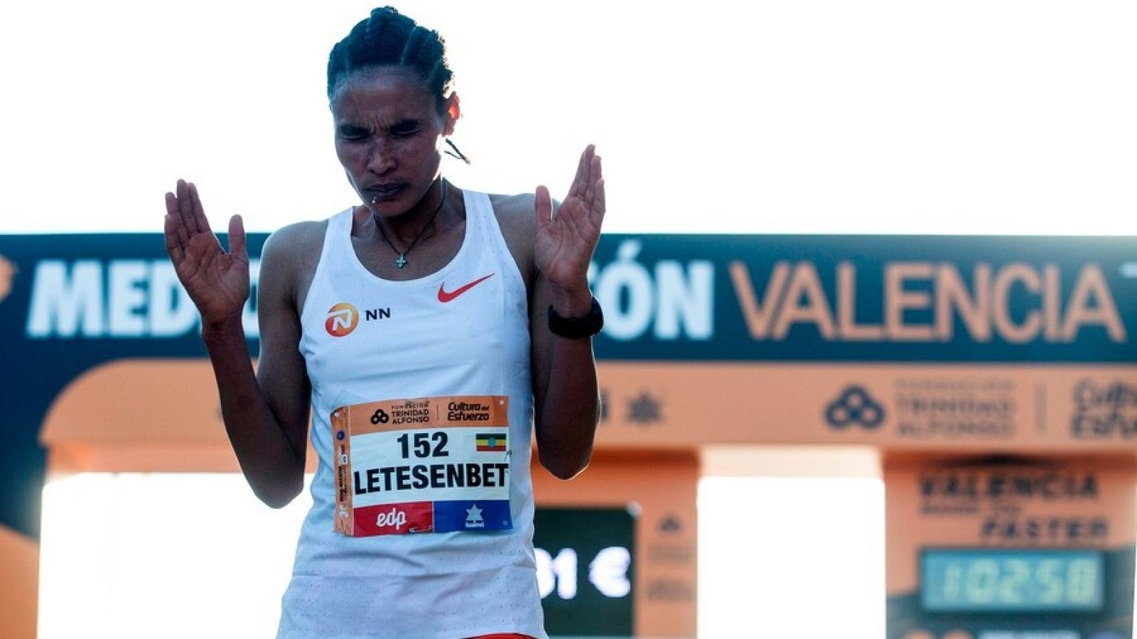 La etíope Letesenbet Gidey bate el récord del mundo de medio maratón en Valencia