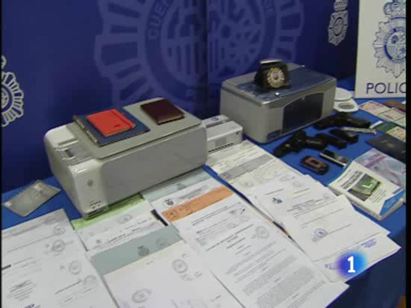 La policía investiga una red dedicada a formalizar matrimonios de conveniencia entre españoles y colombianos | Ver