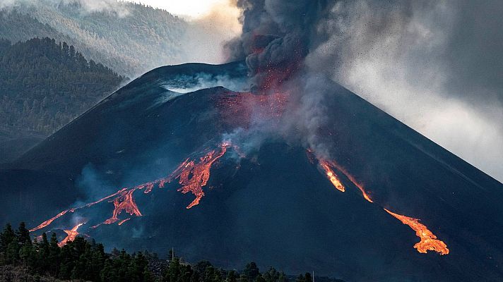 Telediario Fin de Semana - El volcán de Cumbre Vieja derrama una nueva colada y aparece otro foco emisor