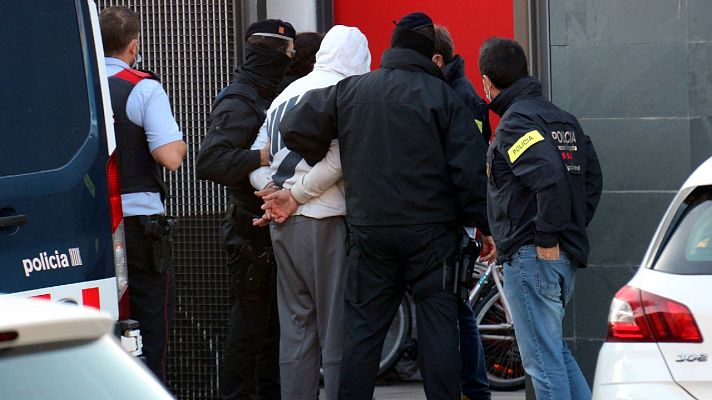 L'Informatiu - Els Mossos detenen 4 policies locals de Llinars del Vallès en una operació contra les drogues