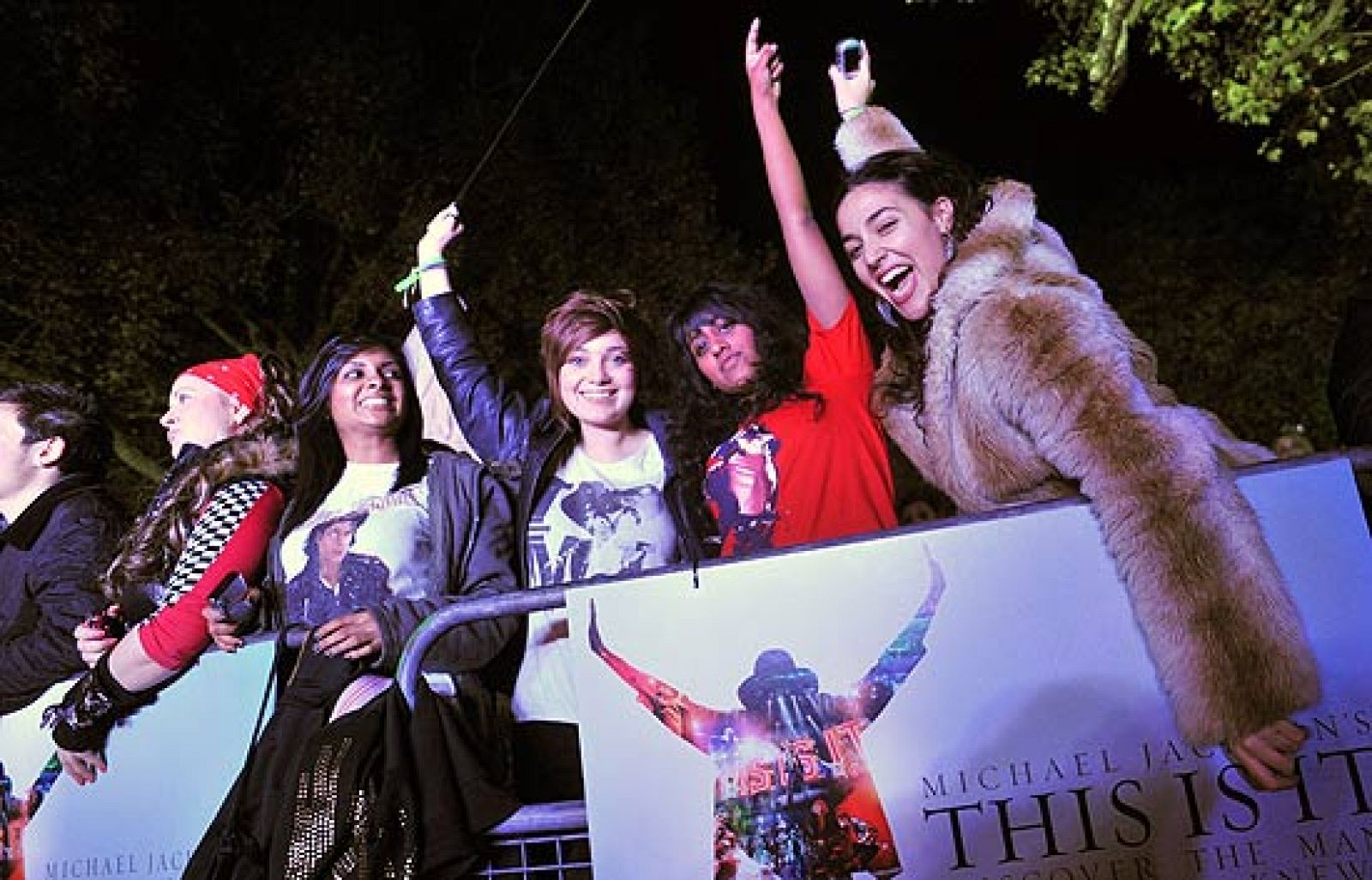 Los admiradores de Jackson disfrutan del estreno del documental de su último 'show' | Ver