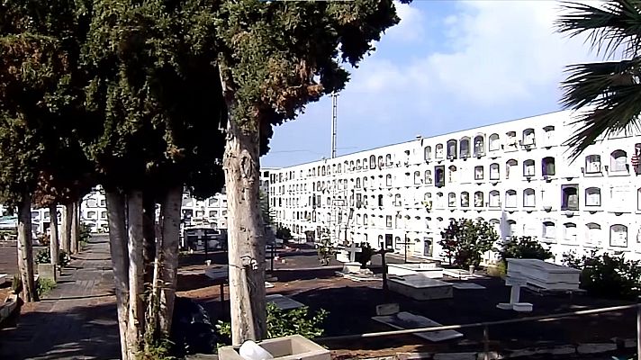 Telediario 2 - La lava amenaza el cementerio de Los Llanos en la víspera del día de Todos los Santos
